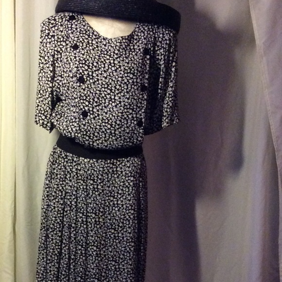 Black and white dress by Alcott and Andrews - Picture 2 of 4